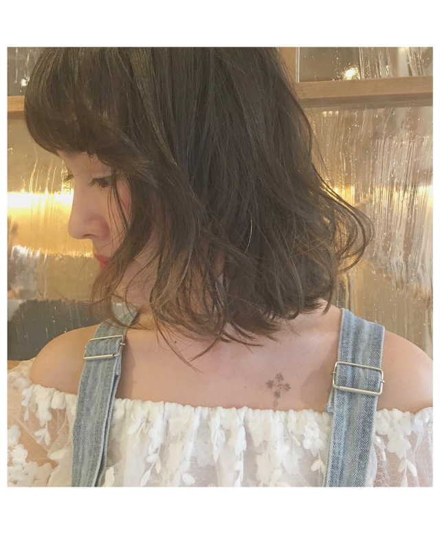 ミディアムヘアスタイル  ダークトーン アッシュ ブルーブラック 池袋 シースルーバング セミウェット ドライヘア ミディアム カジュアル おしゃれ フォトジェニック かわいい 学生 ファーコート winter Aujua ハイライト
