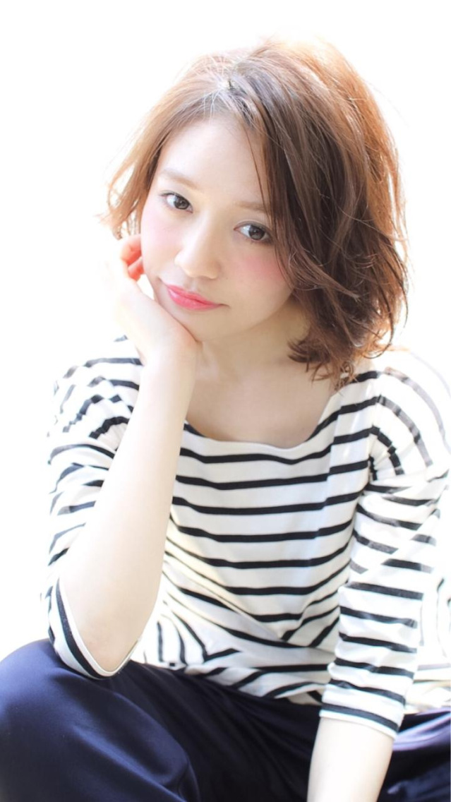 ボブヘアスタイル  krabät by KOCHAB うざバング シースルーバング 無造作 外国人風 黒髪 ラフ 耳かけ 外ハネ アンニュイ ウェット かきあげバング 透明感 ウェーブ アッシュ