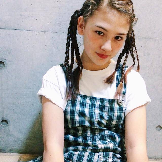 ヘアアレンジヘアスタイル  柳沼さとみ 外国人風 三つ編み Tシャツ 透明感 ナチュラル 大宮 Hygge