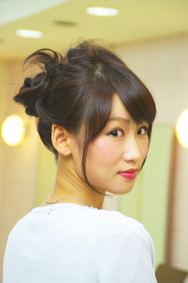ミディアムヘアスタイル