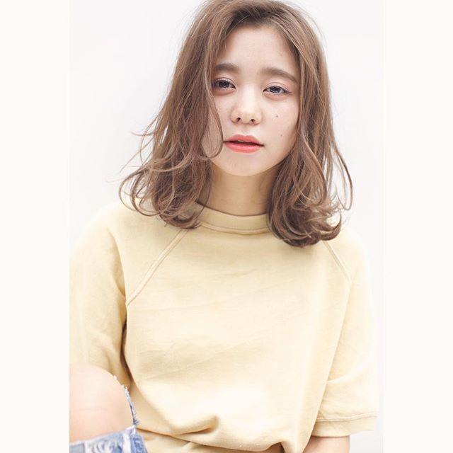 セミロングヘアスタイル  MAYUKA ABE ダークトーン 黒髪 ストレート ショートバング 眉上バング ベビーバング デニム 表参道 LAURUN