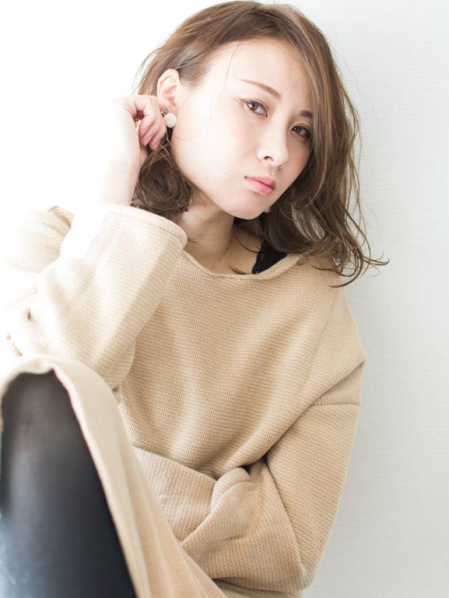 ミディアムヘアスタイル  ダークトーン イルミナカラー ブルーブラック アッシュ 池袋 AFLOAT アンニュイ モテ髪 おしゃれ ミディアム ウェット ドライ ハイライト winter autumn Aujua シースルーバング