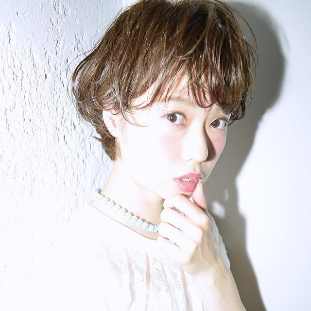 ショートヘアスタイル  Hair&Make・Laji シースルーバング 無造作 外国人風 ラフ アンニュイ ウェット 透明感 アッシュ ウェーブ