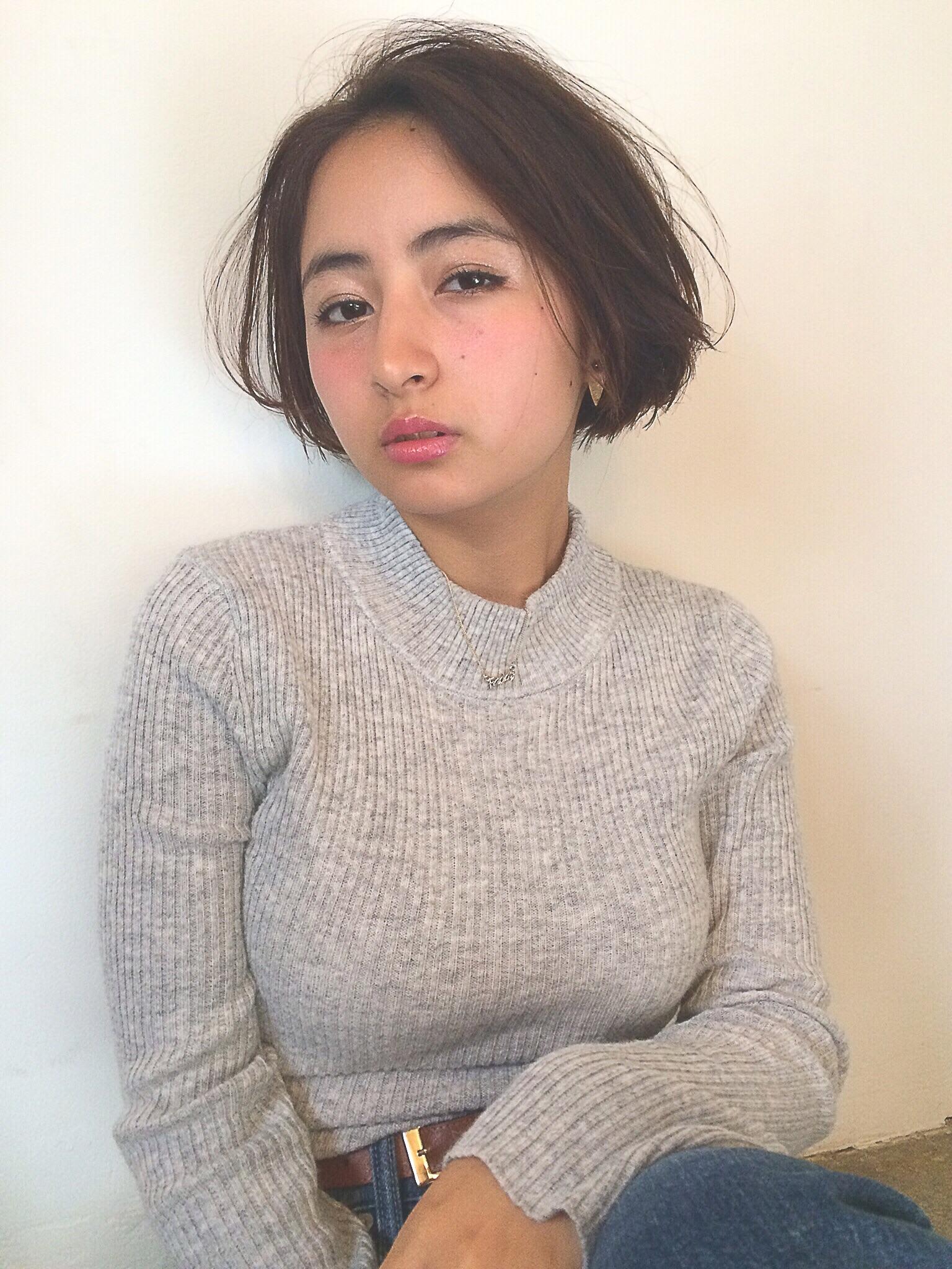 ボブヘアスタイル  ショート カジュアルショート 艶ショート ボブ 艶ボブ 柔らかボブ ショートボブ 前下がりボブ クラシカルボブ 似合わせカット カットでキマるヘア カラー 秋カラー アッシュカラー アッシュグレージュ バイオレットアッシュ アッシュベージュ ニット