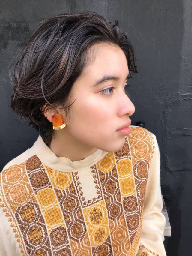 ヘアアレンジヘアスタイル  菅谷遼将 カジュアルアレンジ おだんご おくれ毛 外国人風 ラフ ルーズ 白T デニムパンツ 名古屋 LOREN