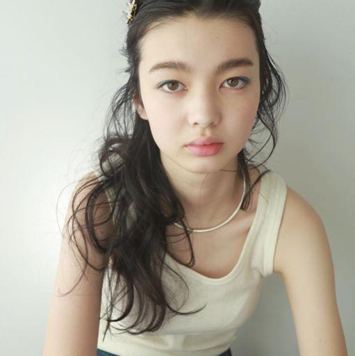 ヘアアレンジヘアスタイル  デニム デニムパンツ 無造作 ラフ 透明感 くせ毛風 アンニュイ LOAVE AOYAMA