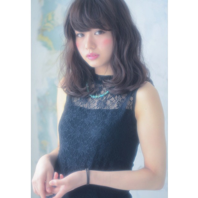 ミディアムヘアスタイル  阿部吉晃 ゆるふわ モテ 愛され ダークトーン アッシュ おフェロ 厚めバング 表参道 原宿