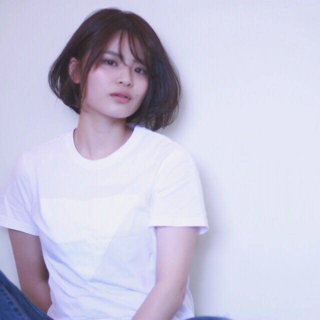 ボブヘアスタイル  うざバング 無造作 外国人風 ゴールドピン 耳かけ 外ハネ ウェット アッシュ おフェロ Hair Make No.8
