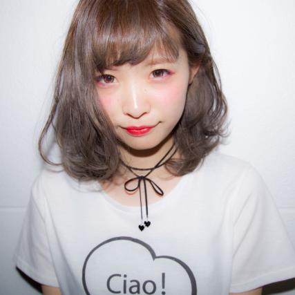 ミディアムヘアスタイル  carlm 無造作 ラフ シースルーバング アンニュイ ウェット 透明感 福岡美容室 今泉美容室 春スタイル 春ヘア 女っぽい レイヤースタイル 大人スタイル