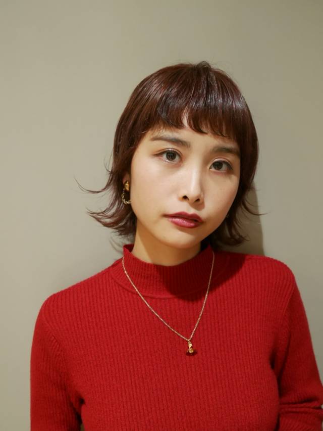 セミロングヘアスタイル  LOAVE OMOTESANDO うざバング 無造作 外国人風 ラフ 耳かけ アンニュイ ウェット 透明感 アッシュ