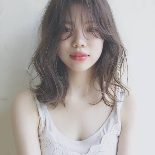 ミディアムヘアスタイル  うざバング 外ハネ ラフ 透明感 外国人風 無造作 アッシュ アンニュイ ナチュラル シースルーバング ウェーブ モテ 愛され ダークトーン 耳かけ くせ毛風 かきあげバング センターパート