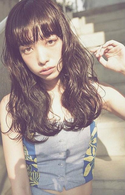 ロングヘアスタイル  渡邉涼 ヘルシー 透明感 ウェット シースルーバング ナチュラル 外国人風 表参道 原宿 FUDGE BALLOON HAIR