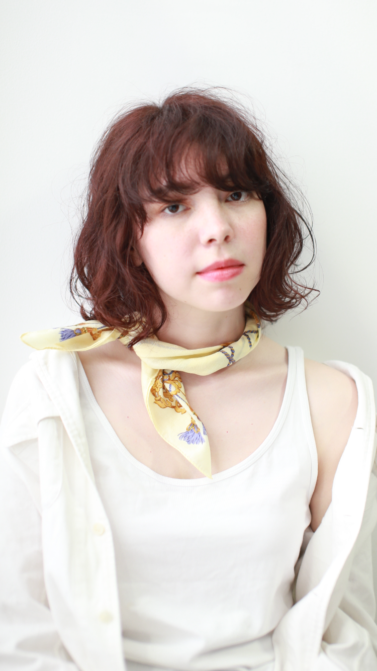 ボブヘアスタイル  FELICITA ひばりヶ丘 FELICITA ひばりヶ丘 ボブ ニュアンスボブ ニュアンス アンニュイ アンニュイボブ うざバング オレンジ オレンジカラー 白シャツ スカーフ 波ウエーブ オレンジリップ