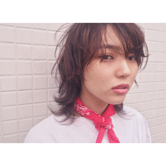 ミディアムヘアスタイル  ウルフ マッシュウルフ うざバング  ラフ