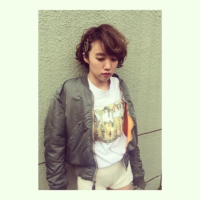 ミディアムヘアスタイル  渡邉涼 外国人風 束感 ラフ ウェット ショートバング 眉上バング カジュアル 表参道 原宿 BALLOON HAIR