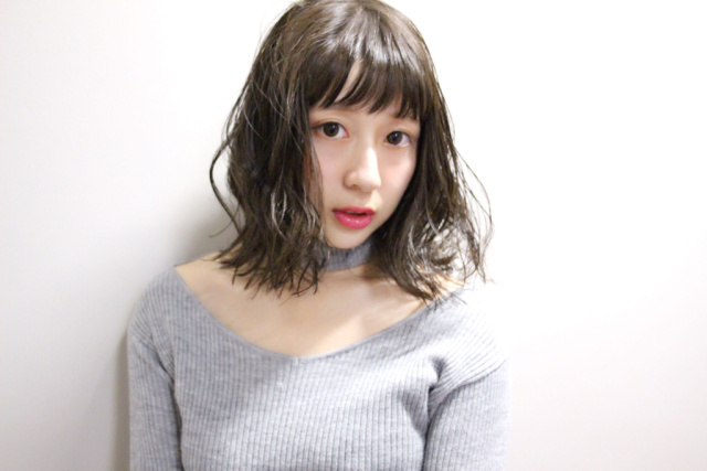 ミディアムヘアスタイル  carlm シースルーバング 外国人風 ラフ アンニュイ ウェット 透明感 ウェーブ アッシュ 福岡美容室 今泉美容室 minastyle チョッピーバング
