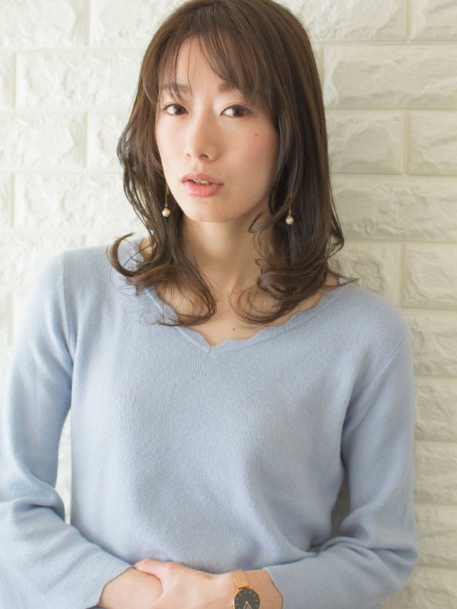 セミロングヘアスタイル  noine 札幌 ノイン 撮影 モデル ピアス 大通リ