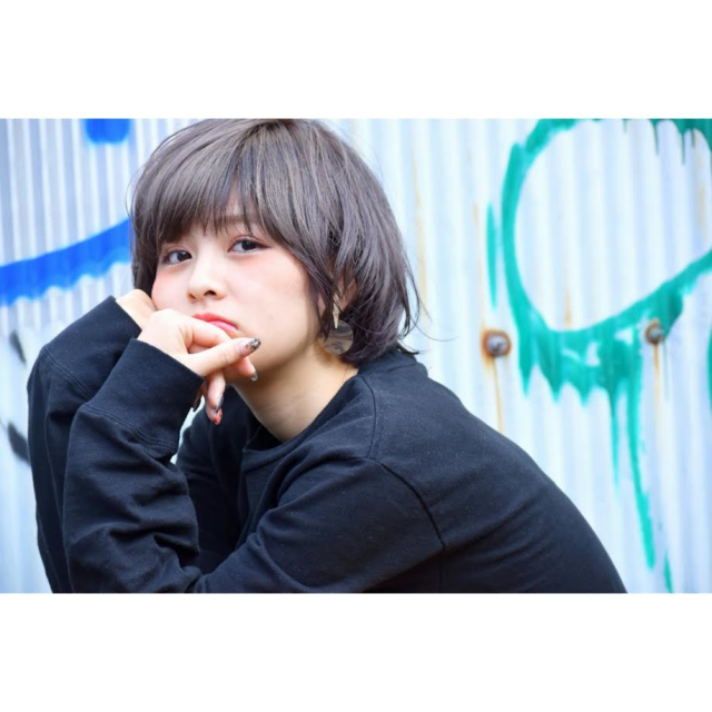 ボブヘアスタイル  AMILI くせ毛風 ショートバング ダークトーン ラフ 外国人風 透明感 アッシュ ブリーチ ボーイッシュ クール 抜け感 ar 個性派 ストリート
