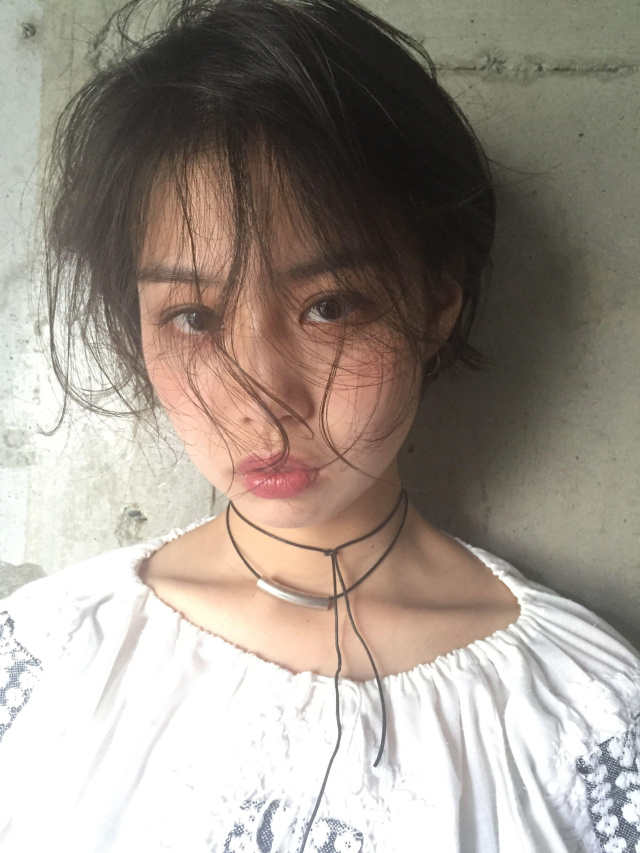 ショートヘアスタイル  センターパート 無造作 黒髪 アンニュイ ウェット 透明感 LIB