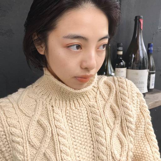 ショートヘアスタイル  白ニット ニット ボブ ニュアンスボブ ショートボブ 黒髪 黒髪ボブ オレンジリップ