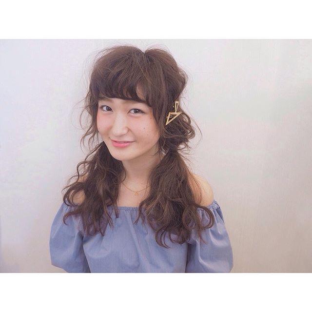 ボブヘアスタイル  La Rica 無造作 外国人風 ラフ 耳かけ 外ハネ アンニュイ ウェット ウェーブ めがね アッシュ グレージュ 前髪 グレージュカラー パーマ 透明感 ハイライト ブリーチ ショートバンク
