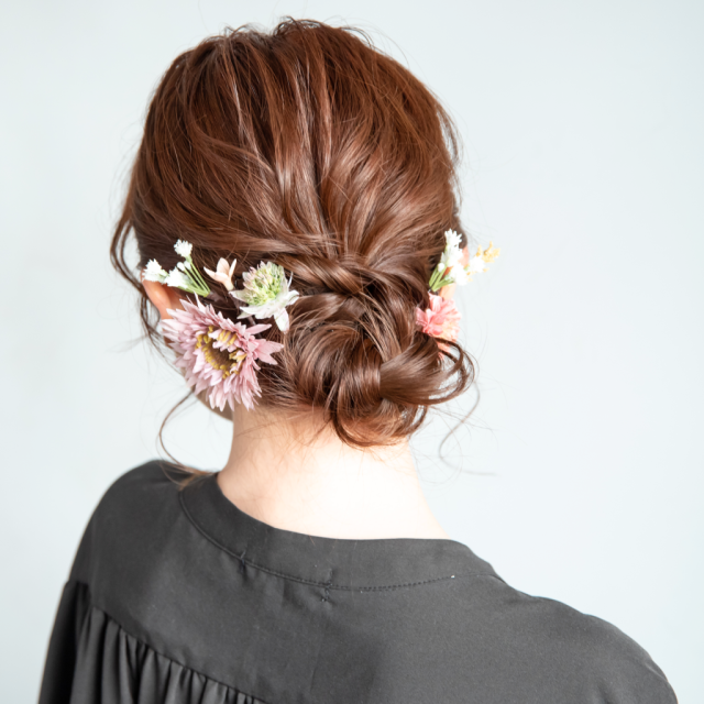 ヘアアレンジヘアスタイル  ヘアーサロン　Loufreasy（ラフリジー） ヘアアレンジ ヘアセット ラフ 無造作 ルーズ ナチュラル 結婚式 二次会 パーティーアレンジ パーティースタイル パーティアレンジ 編み込み アンニュイ アレンジ 編み下ろし 編みおろし ウェディング