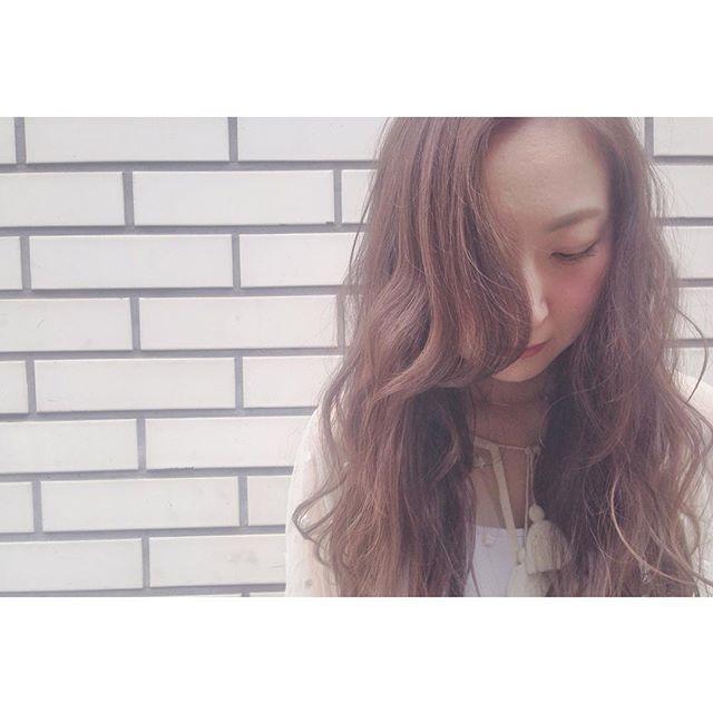 ミディアムヘアスタイル  carlm うざバング センターパート シースルーバング 外国人風 ラフ かきあげバング ウェット ウェーブ ゆるまき おフェロ ハイライト 外国人風カラー 今泉美容室 福岡美容室 シースルーカラー 三つ編み フィッシュボーン ヴェールバング お洒落女子