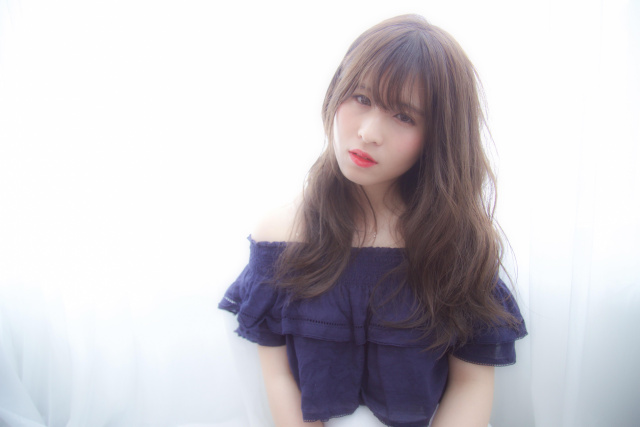 セミロングヘアスタイル  うざバング シースルーバング 無造作 外国人風 耳かけ アンニュイ ウェット 透明感 おフェロ