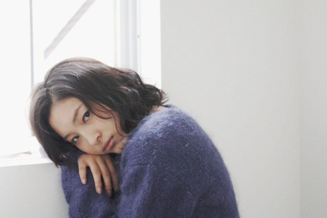 ショートヘアスタイル  La Rica センターパート うざバング シースルーバング 無造作 外国人風 ラフ アンニュイ ウェット 耳かけ 透明感 ウェーブ アッシュ パーマ グレージュカラー ブルージュカラー ブリーチ グレージュ ブルージュ ハイライト