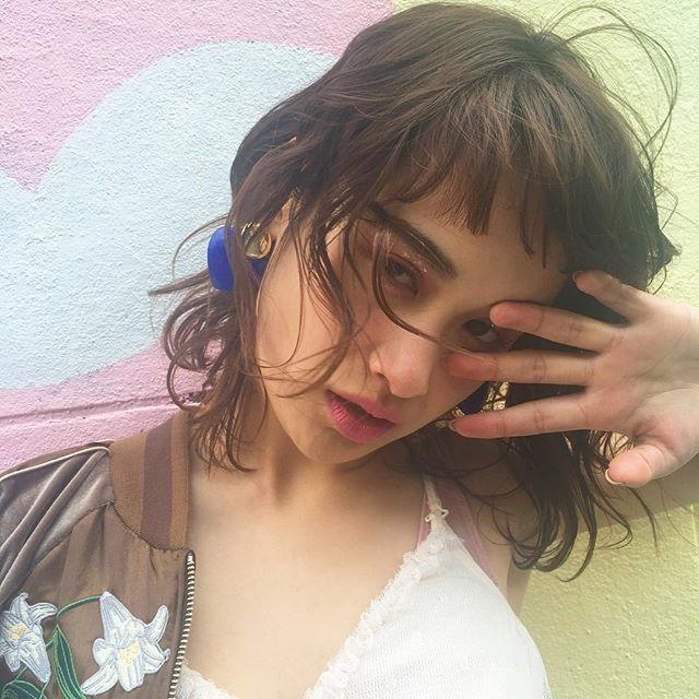 ロングヘアスタイル  名和秀祥 外国人風 透明感 無造作 ラフ くせ毛風 ミントアッシュ セミウェット 白シャツ 中目黒 鷲尾佳子 stand
