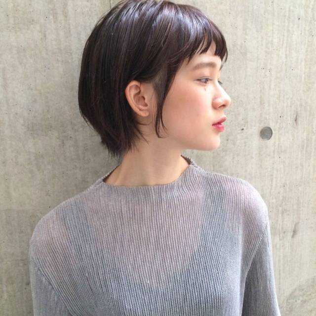 ロングヘアスタイル  渡部賢治 ハイトーン センターパート 無造作 ラフ ルーズ カジュアル 赤リップ 緑川さくら 立川 BURNEY FIELDS