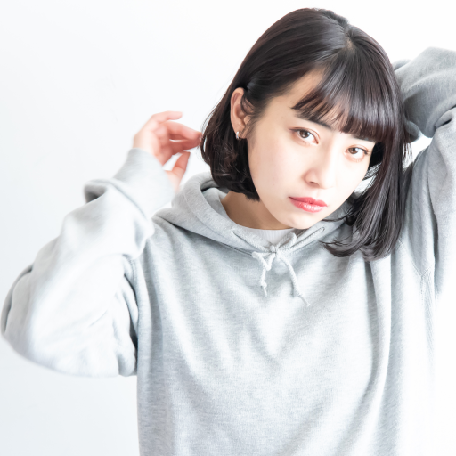 ボブヘアスタイル  ヘアーサロン　Loufreasy（ラフリジー） ダークトーン ショートボブ アッシュ 黒髪 耳かけ 耳かけボブ ウェット 外国人風 デニム ボブ 暗髪 透明感 グレージュ ショート イルミナ イルミナカラー スターダスト