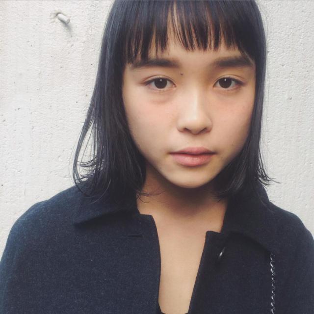 セミロングヘアスタイル