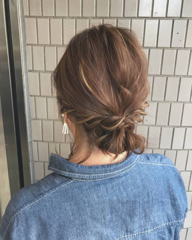 ヘアアレンジヘアスタイル  ローポニーテール ポニーテールアレンジ ヘアアレンジ ヘアセット ロングアレンジ ロング くるりんぱ 編み込み ねじりアレンジ MIX巻き 表参道駅4分 美容室regilo REGILO