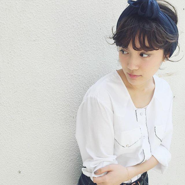 ヘアアレンジヘアスタイル  スカーフ ナチュラル ボブ ボブアレンジ 透明感