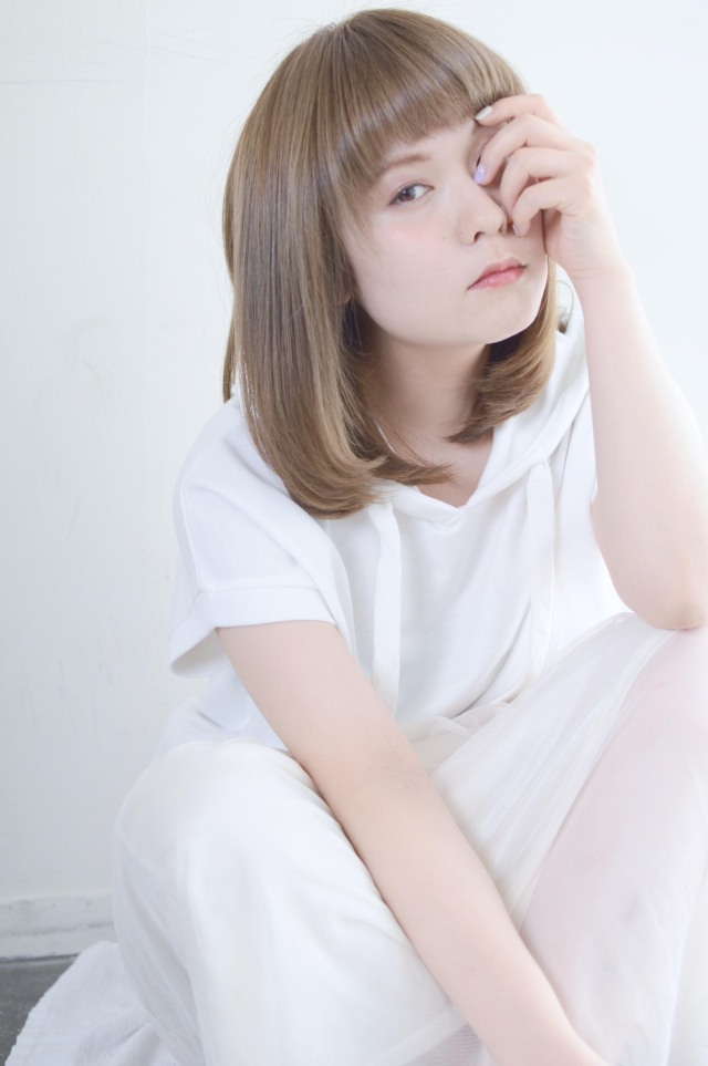 ボブヘアスタイル  無造作 外国人風 ラフ 外ハネ 耳かけ アンニュイ ウェット かきあげバング LUXY