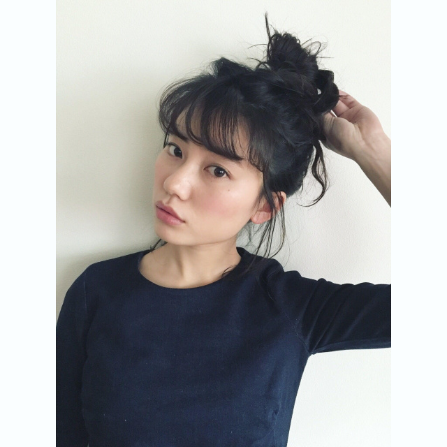 ショートヘアスタイル  うざバング 無造作 外国人風 耳かけ 外ハネ アンニュイ ウェット 透明感 おフェロ アッシュ ウェーブ Hair Make No.8