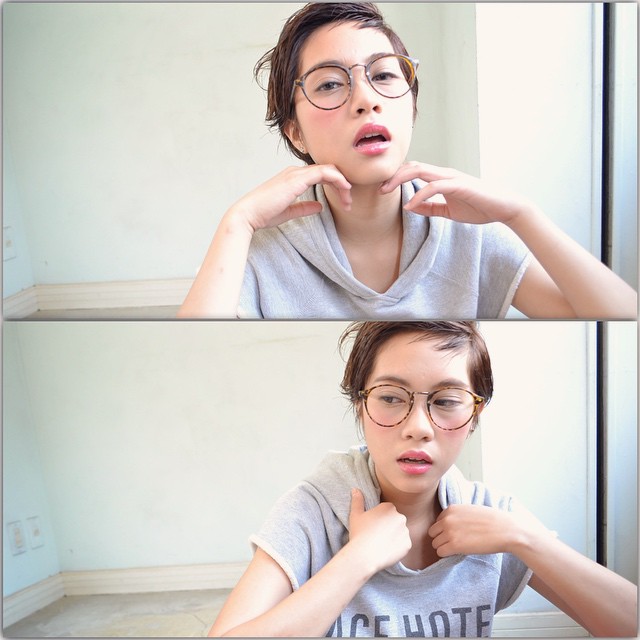 ショートヘアスタイル  山崎浩 ベリーショート ショートバング 眉上バング ボーイッシュ ハンサムショート カジュアル パーカー めがね 立川
