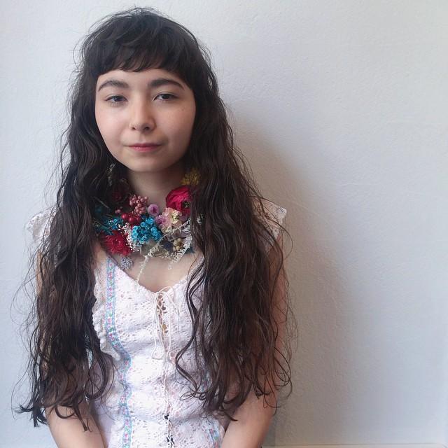 ロングヘアスタイル  畑田萌 ショートバング 眉上バング ウェーブ ダークトーン ナチュラル 中目黒 代官山 roma