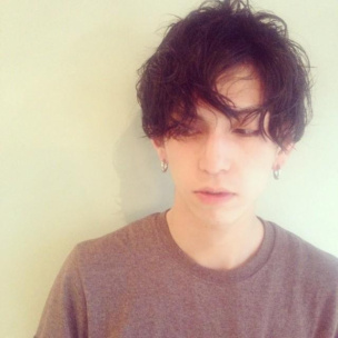 【メンズヘアスタイル】黒髪ショートが今人気！ビジネスでもラフでもイケる髪型！