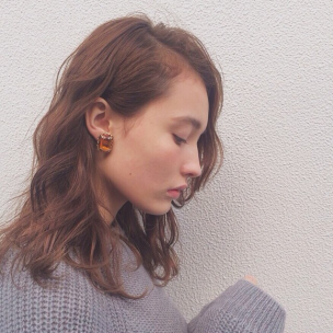 アースカラーがかわいい！「ニット」に合う秋冬ヘアスタイルカタログ。