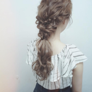デートにおすすめの簡単ヘアアレンジ7選。服装もいいけど、髪型もね♡