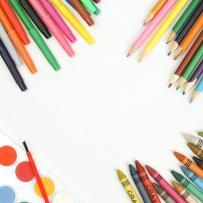 「オレンジ色」を身につけて第一印象アップ！親しみやすさを与えるカラー効果とは