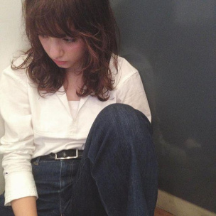 おしゃれ女子の白ワイシャツコーデ25選。大人カジュアルな着こなし方を学ぶ