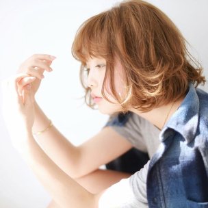 白髪は黒髪に戻る？美容師直伝「治る白髪」の種類と改善方法