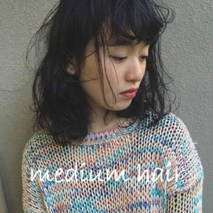 ミディアムヘアの簡単コテ巻きアレンジ！大人可愛い巻き方4選♡