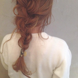 ざっくりラフ、こなれ髪型に。簡単ヘアアレンジ7選