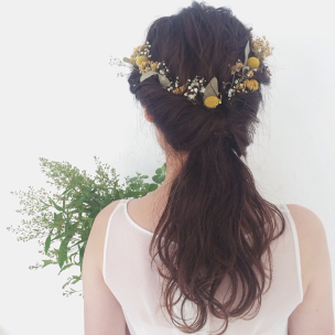 髪にお花を散らす♡乙女な花飾りヘアアレンジ6選