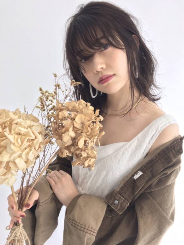 ロングヘアスタイル  シースルーバング ラフ アンニュイ 無造作