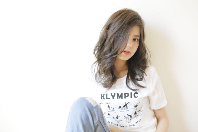 ボブヘアスタイル  CAMINOIA銀座 ボブ ショートボブ ふんわりボブ 外ハネボブ ウェット シースルー ハイトーンアッシュ 艶髪 アンニュイ イルミナカラー イルミナカラーオーシャン イルミナカラー銀座 大人可愛い 大人ボブ 外ハネ 透明感